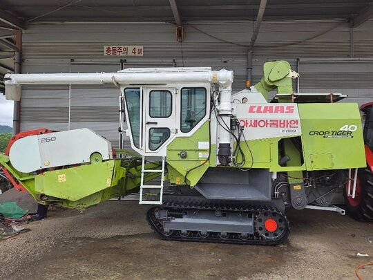 Shibaura Combine Harvester CT2600A  앞좌측면