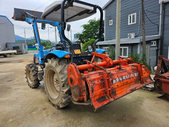 LS Tractor U47 (47hp) 앞좌측면