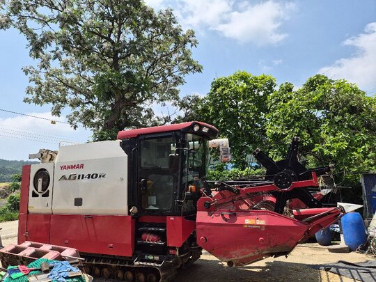 얀마 콤바인 AG1140R (보통형) 앞좌측면