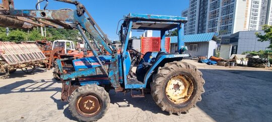 TYM 트랙터 TA4640 (46마력) 앞좌측면