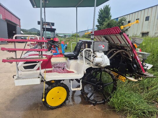 Yanmar Rice transplanter YR8D (8Rows) 앞좌측면