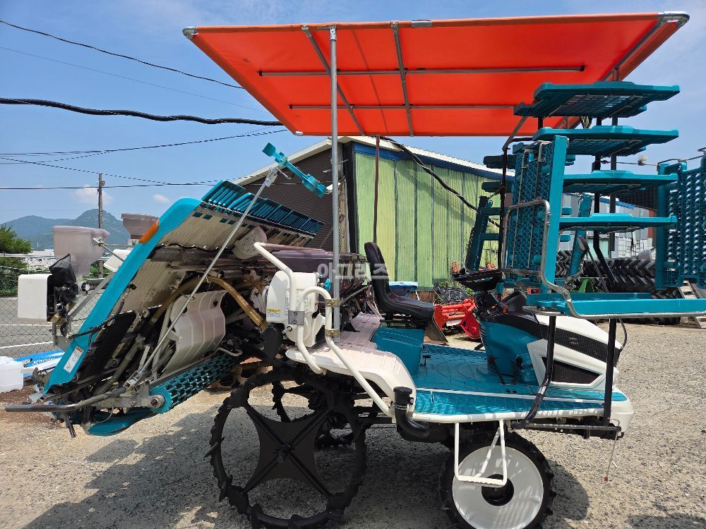 Kubota Rice transplanter KEP8DF (8Rows) 뒤우측면
