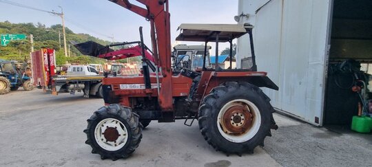 뉴홀랜드 트랙터 55-66D (55마력) 앞좌측면