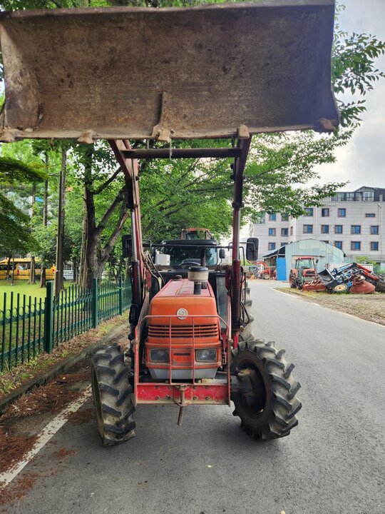 Kukje Tractor F505 (50hp) 앞좌측면