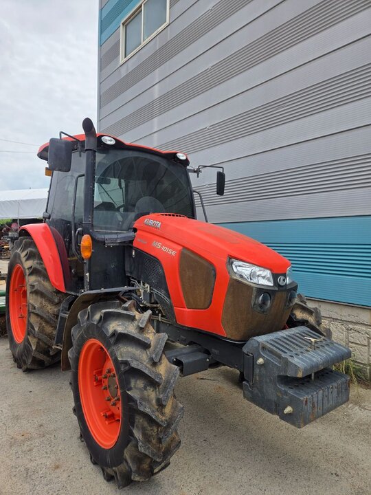 Kubota Tractor M5-101SE (115hp) 앞좌측면