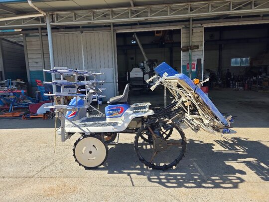 TYM 이앙기 PZ623 (6조식) 앞좌측면