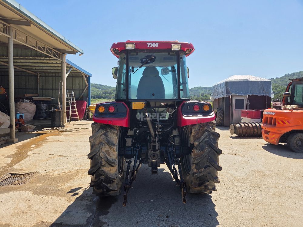 TYM 트랙터 TX653 (65마력) 뒤우측면