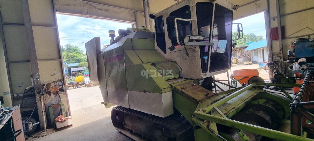 아세아 콤바인 CT-2100A (보통형) 뒤우측면