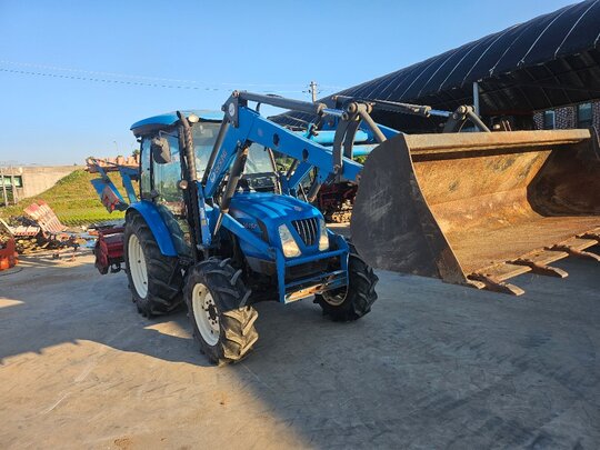 LS 트랙터 U6157 (57마력) 앞좌측면
