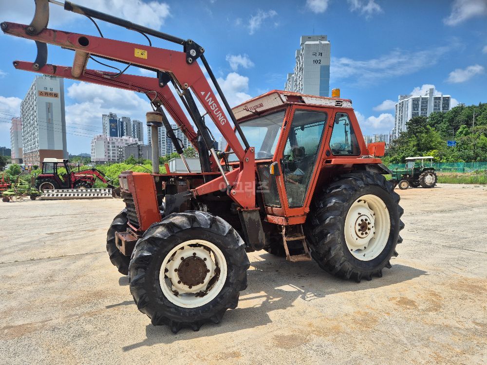 NewHolland Tractor 110-90DT (110hp) 뒤우측면