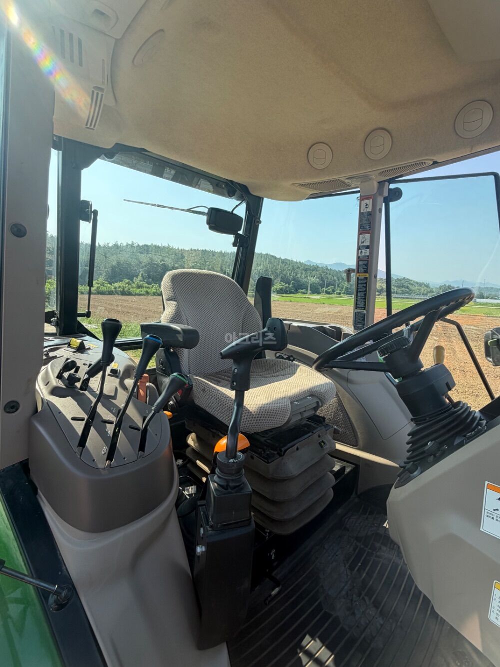 JohnDeere Tractor 6120E (120hp) 뒤우측면