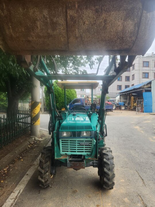 대동 트랙터 L3301 (33마력) 앞좌측면