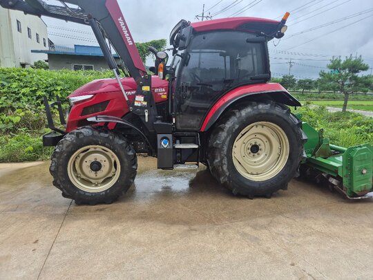 Yanmar Tractor YT5113A (113hp) 앞좌측면
