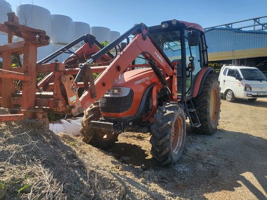 대동 트랙터 MX100 (100마력) 앞좌측면