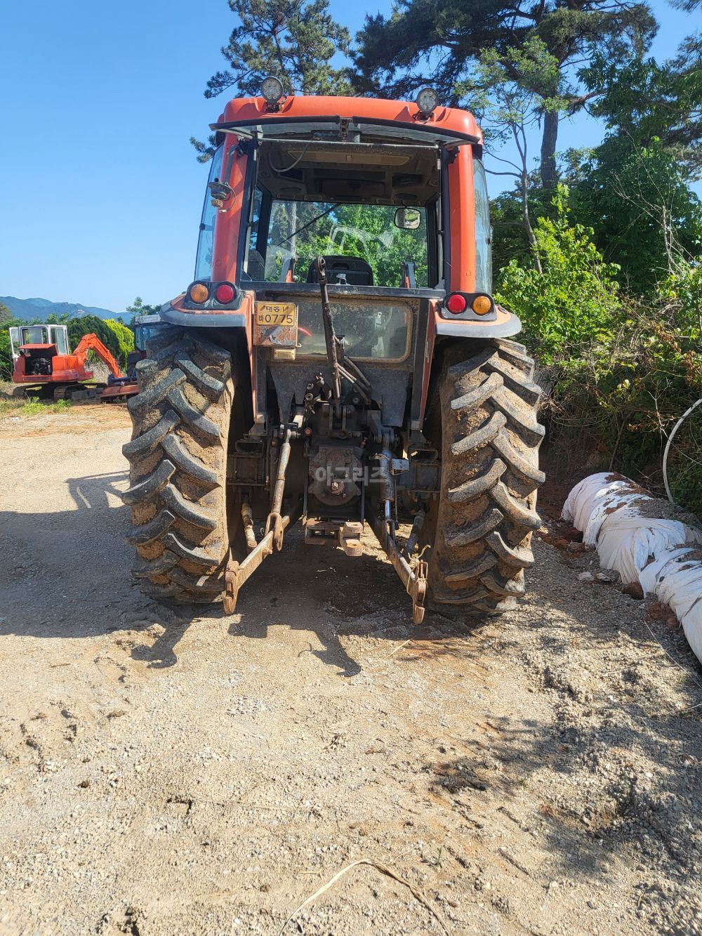 대동 트랙터 MX100 (100마력) 뒤우측면