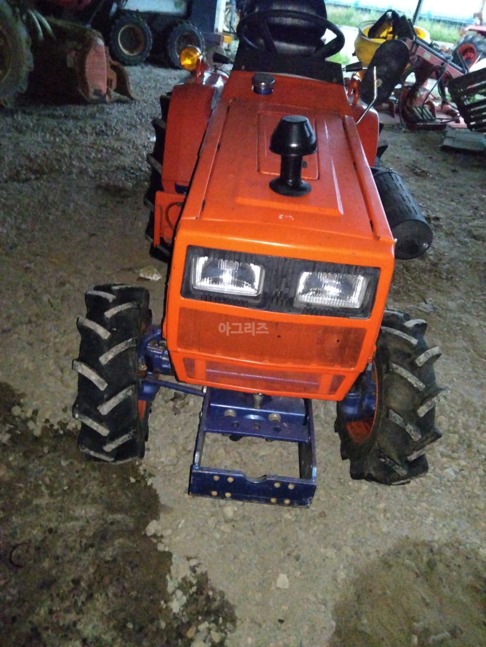 대동 트랙터 L1901 (19마력) 뒤우측면