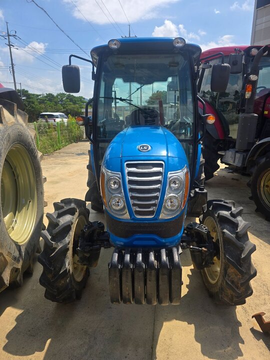 LS 트랙터 XR4155 (55.7마력) 앞좌측면