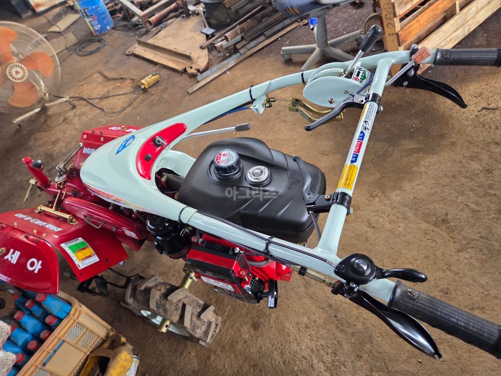 Shibaura Cultivator AMC-880SM (6.5hp) 뒤우측면