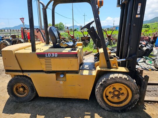 Doosan Forklift LD30 (3톤) 앞좌측면