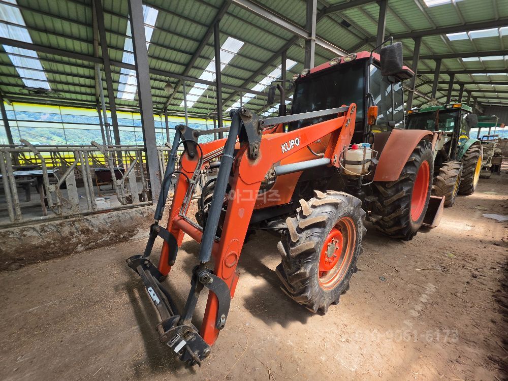 Kubota Tractor MZ953 (95hp) 뒤우측면