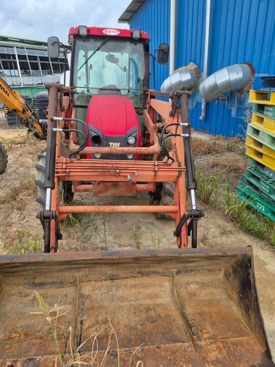 TYM 트랙터 T623 (62마력) 앞좌측면