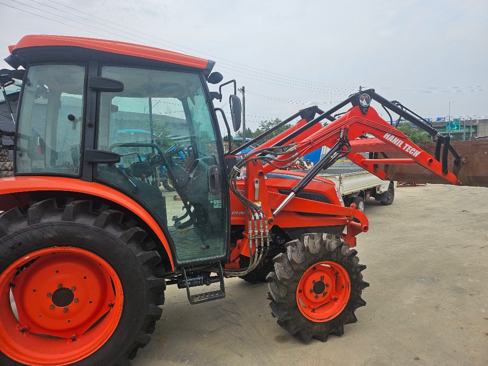 대동 트랙터 NX600 (58마력) 뒤우측면
