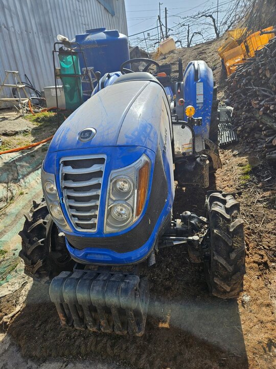 LS 트랙터 XR4145 (45.5마력) 앞좌측면