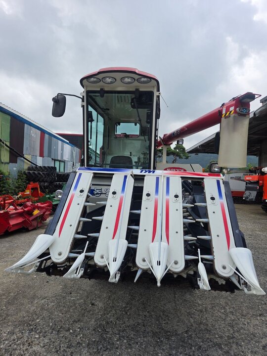 TYM Combine Harvester C805GCABIN (5Rows) 앞좌측면