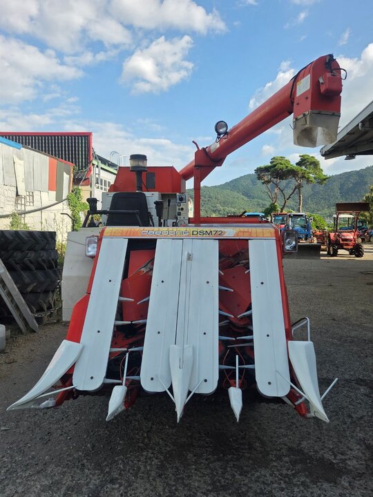 Daedong Combine Harvester DSM72 (4Rows) 앞좌측면