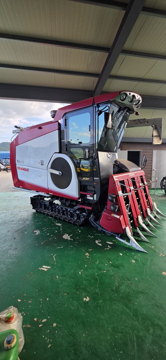 Yanmar Combine Harvester YH6115-P (6Rows) 앞좌측면