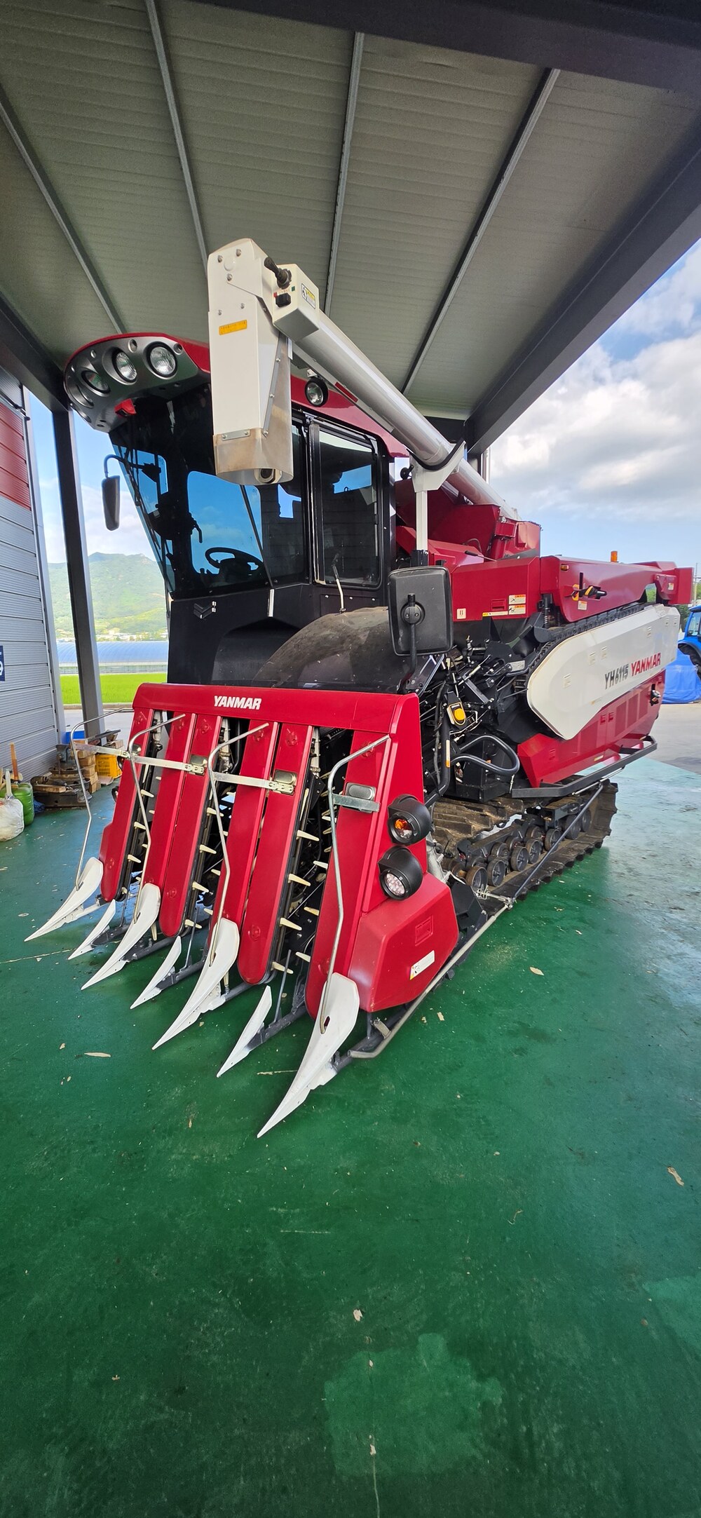 Yanmar Combine Harvester YH6115-P (6Rows) 뒤우측면