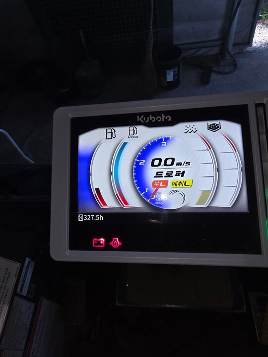 구보다 콤바인 ZR6130 (6조식) 앞좌측면