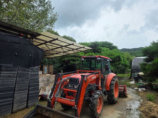 Kubota Tractor L500 (56hp) 앞좌측면