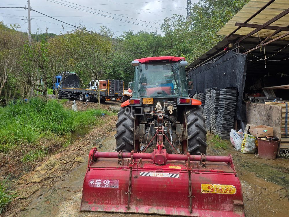 Kubota Tractor L500 (56hp) 뒤우측면