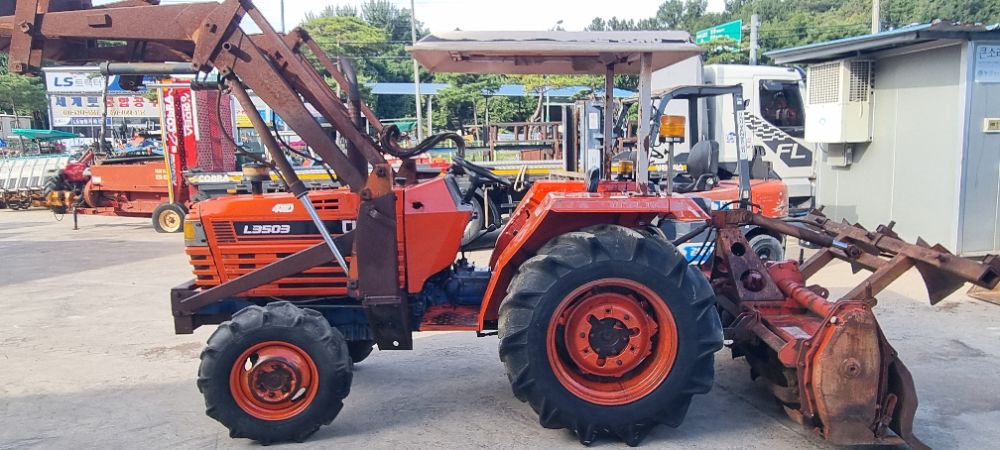 대동 트랙터 L3503 (35마력) 뒤우측면