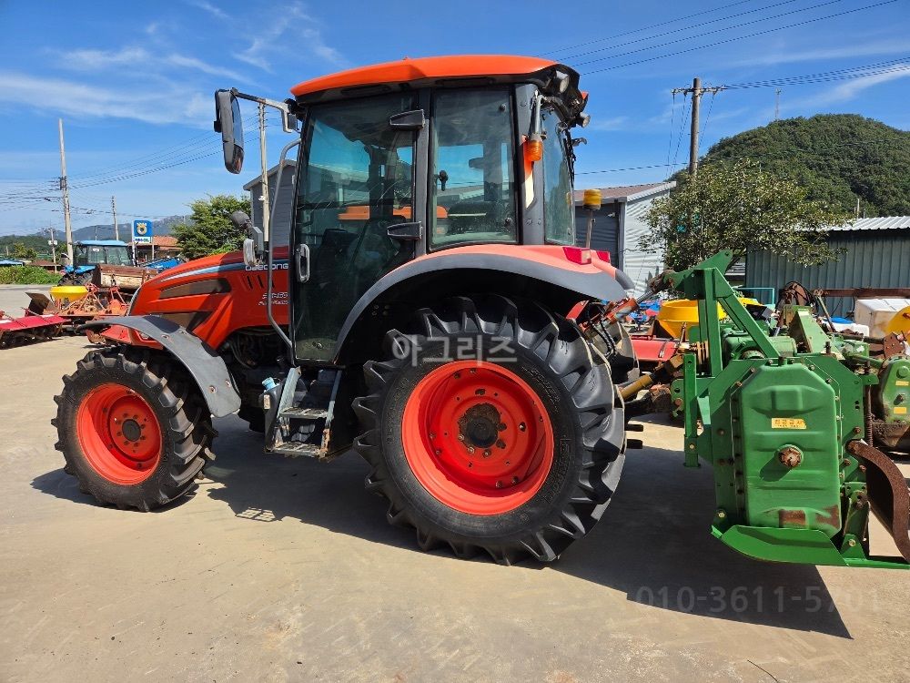 대동 트랙터 PX850 (83마력) 뒤우측면