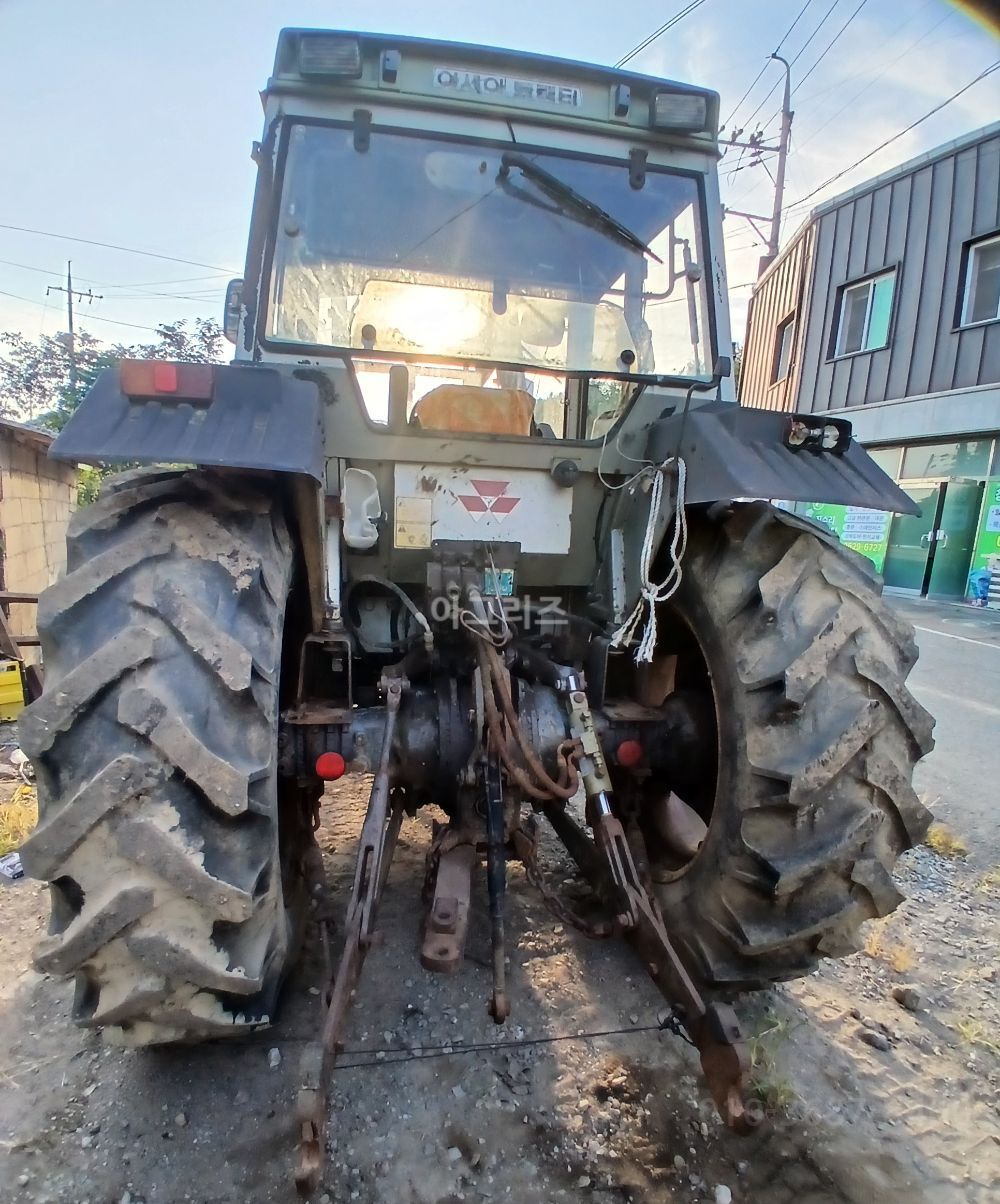 아세아 트랙터 MF-390 (86마력) 뒤우측면