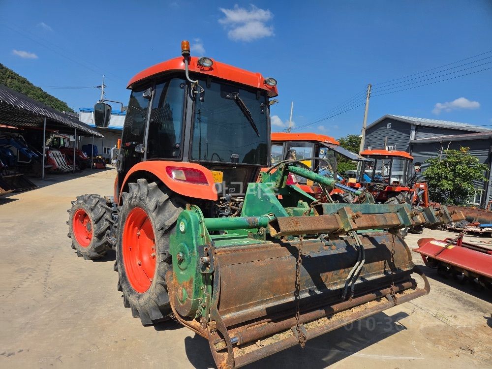 대동 트랙터 RX620 (62마력) 뒤우측면