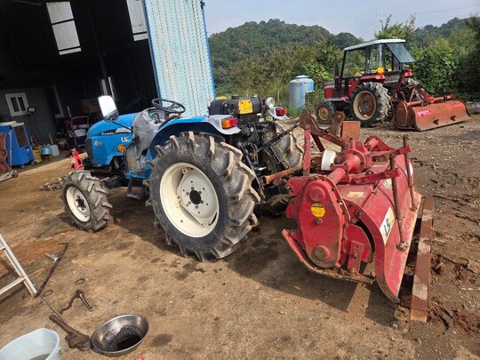 LS Tractor R39 (39hp) 앞좌측면
