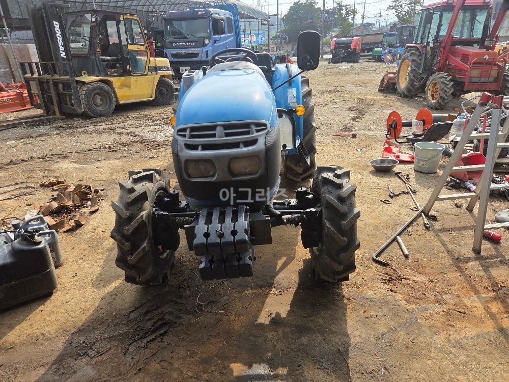 LS Tractor R39 (39hp) 뒤우측면