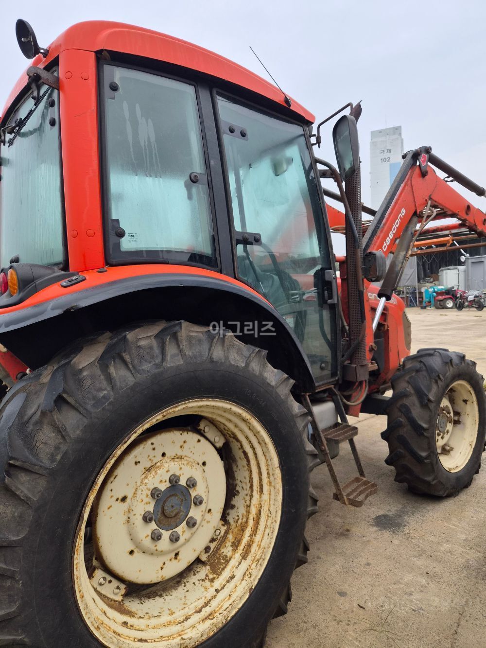 대동 트랙터 D852 (85마력) 뒤우측면