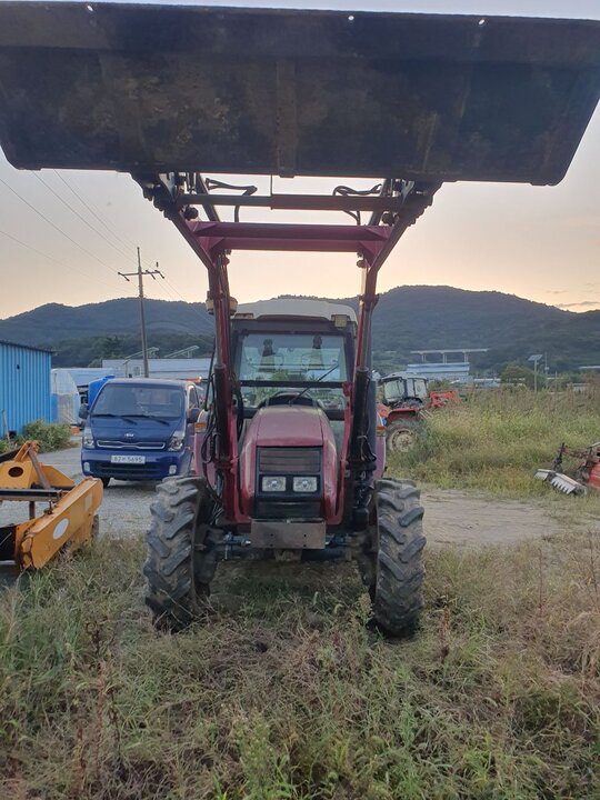 TYM 트랙터 T720 (72마력) 앞좌측면