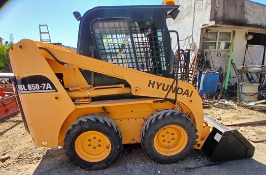 현대 스키드로더 HSL650-7A 앞좌측면