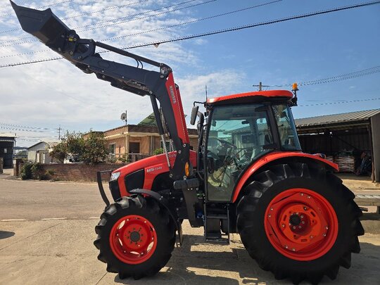 Kubota Tractor M5-1141 (114hp) 앞좌측면