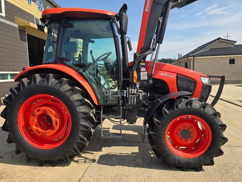 Kubota Tractor M5-1141 (114hp) 뒤우측면