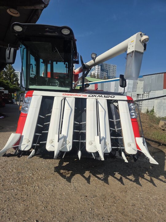 Daedong Combine Harvester DXM120 (6Rows) 앞좌측면