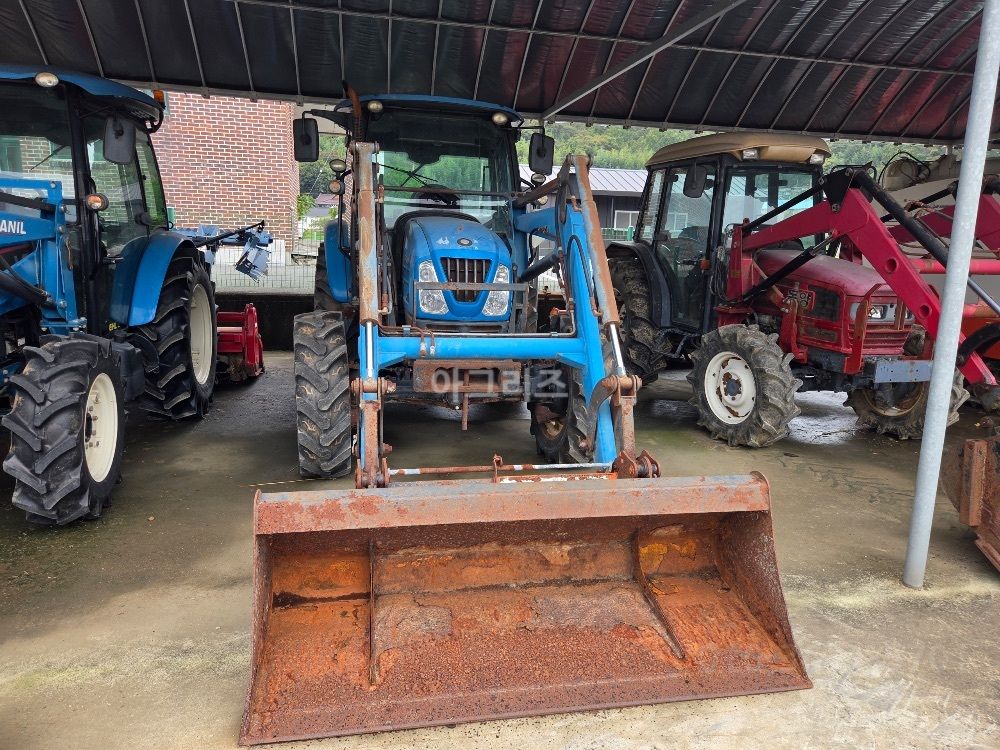 LS Tractor P7165 (72hp) 뒤우측면