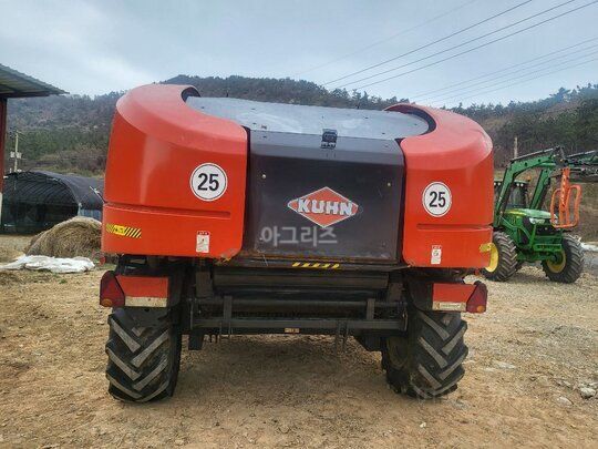  Round Baler 베일러  앞좌측면