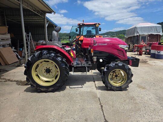 Yanmar Tractor YT357-C (57hp) 앞좌측면