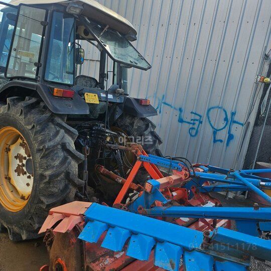 TYM 트랙터 T552 (55마력) 앞좌측면